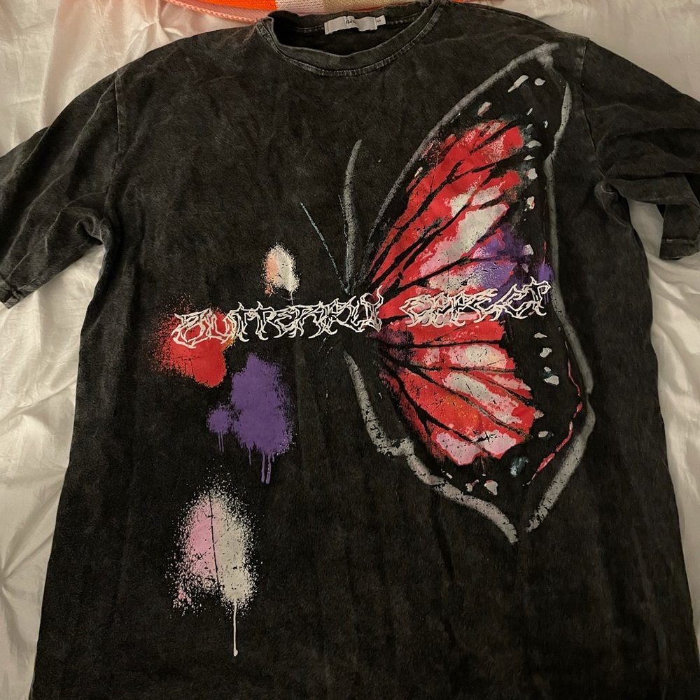 Adika graphic tee